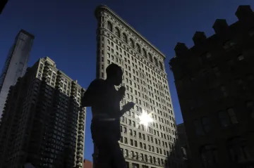 Newyorská Žehlička marně čeká na kupce. Ikonická stavba byla pro jedny monstrum, jiní si kvůli ní lámali vaz
