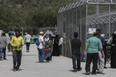 Uprchlíci na řeckém Lesbu se brání deportaci do Turecka