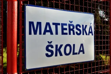 Ve školkách vzrostla agrese. I vůči vyučujícím, tvrdí zpráva inspekce