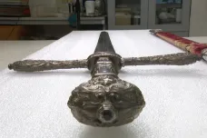 Vědci při výzkumu zjistili, z jakých materiálů je barokní meč moravského hejtmana