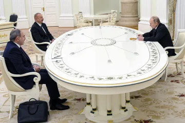 Vůle k uvolnění dopravy je, shoda na statusu Náhorního Karabachu nikoliv, vyplynulo z kremelské schůzky