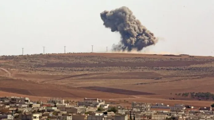 Mohutné nálety zastavily postup islamistů v Kobani