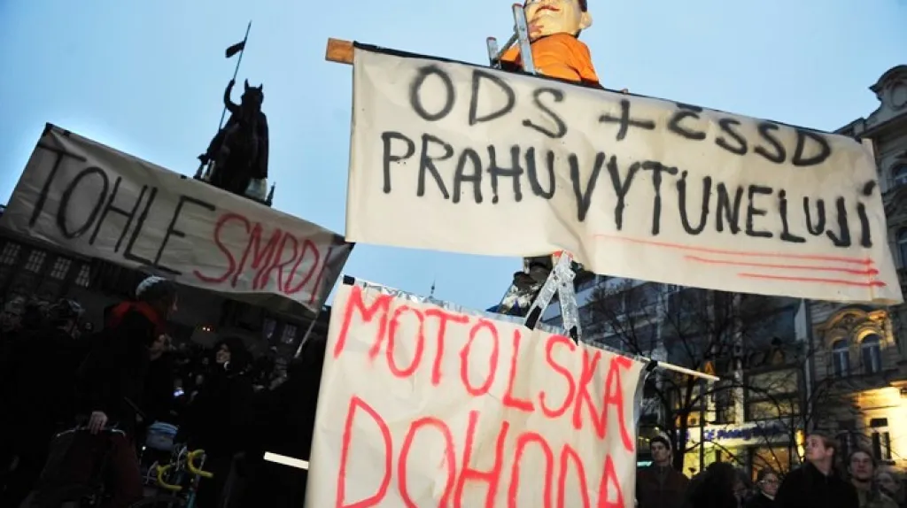 Protest proti velké koalici na pražském magistrátu