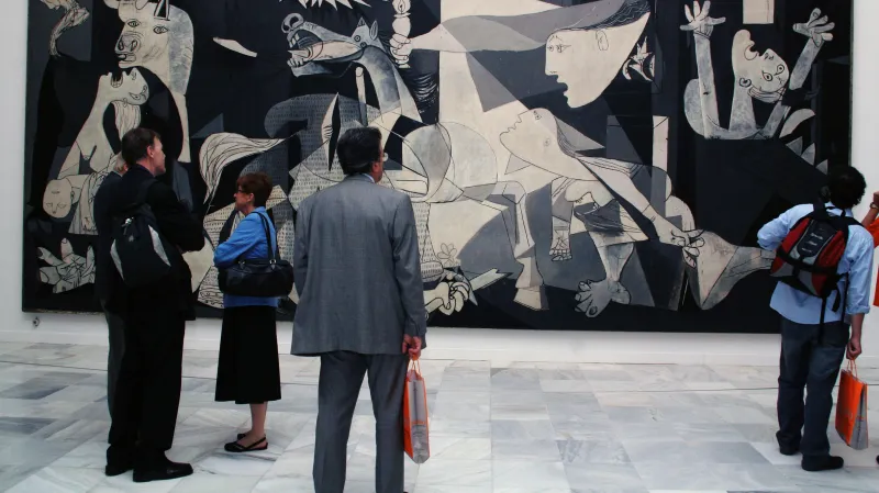 Obraz Guernica v Muzeu královny Sofie (na fotografii z roku 2006)