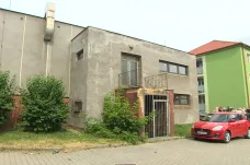 Přestavba bývalé telefonní ústředny v Plzni vyvolává nevoli. Projektu navíc chybí povolení