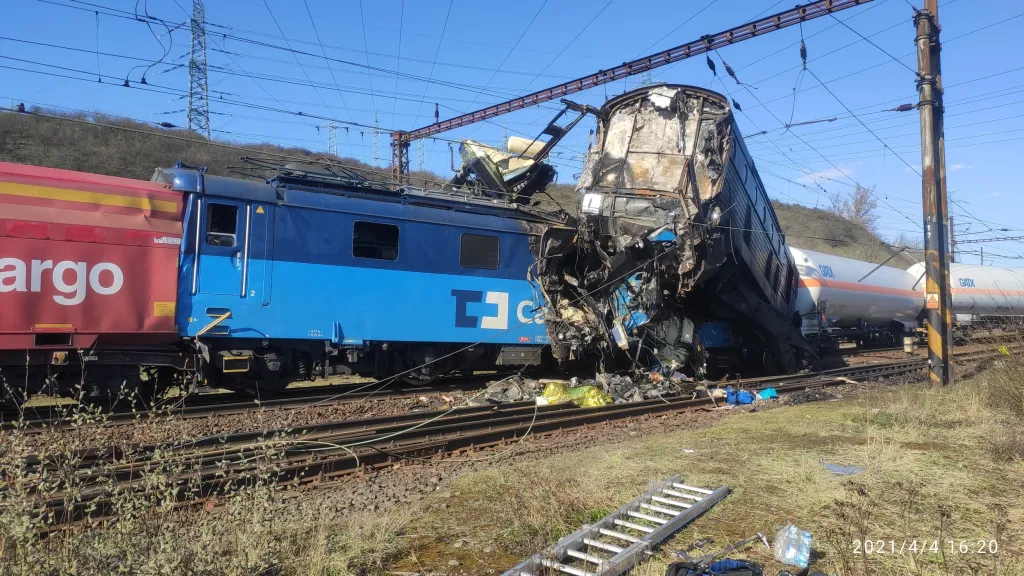 Nehoda dvou nákladních vlaků na Teplicku