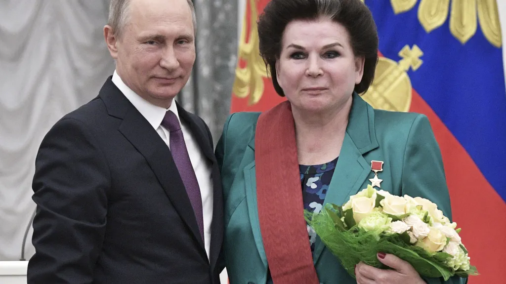 Vladimir Putin a Valentina Těreškovová na snímku z roku 2017