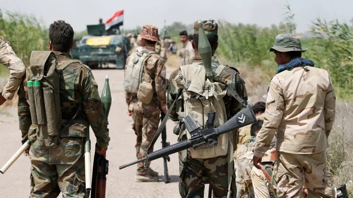 Vládní irácké jednotky se ve spolupráci se šíitskými milicemi pokouší získat kontrolu nad městem Fallúdža