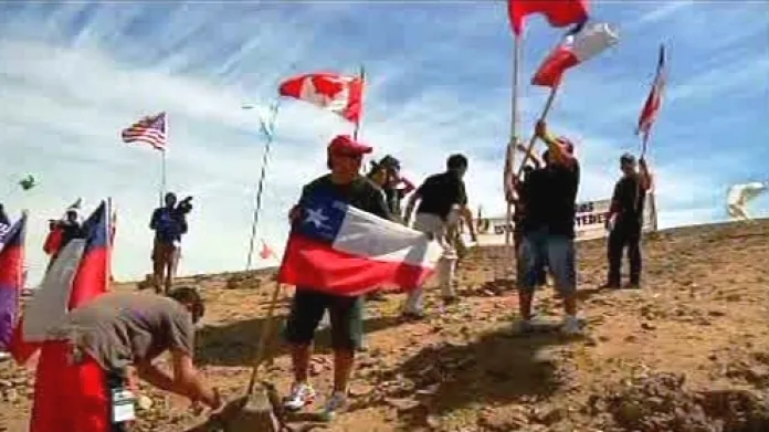 Příbuzní chilských horníků čekají na své blízké