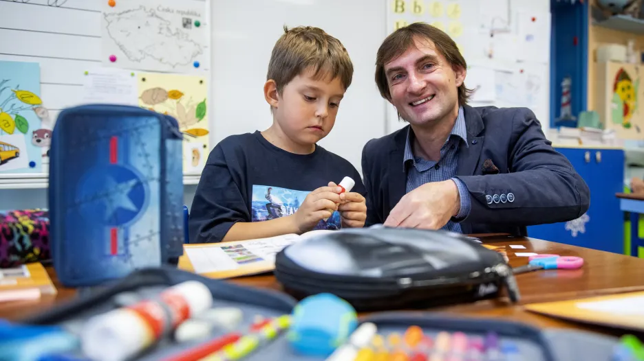 Ředitel ZŠ Sion v Hradci Králové Denis Doksanský