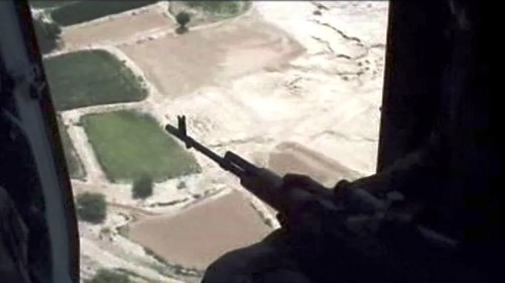 Jemenské vrtulníky pátrají po unesených cizincích