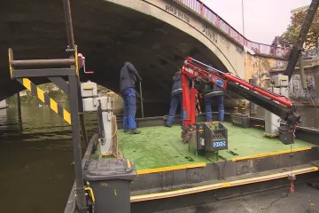 Trezor se šperky, vkladní knížka nebo staré matrace. V Berlíně pokračuje čištění Sprévy