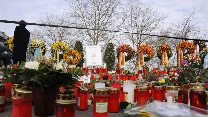 Svíce za zemřelé v německém Winnendenu