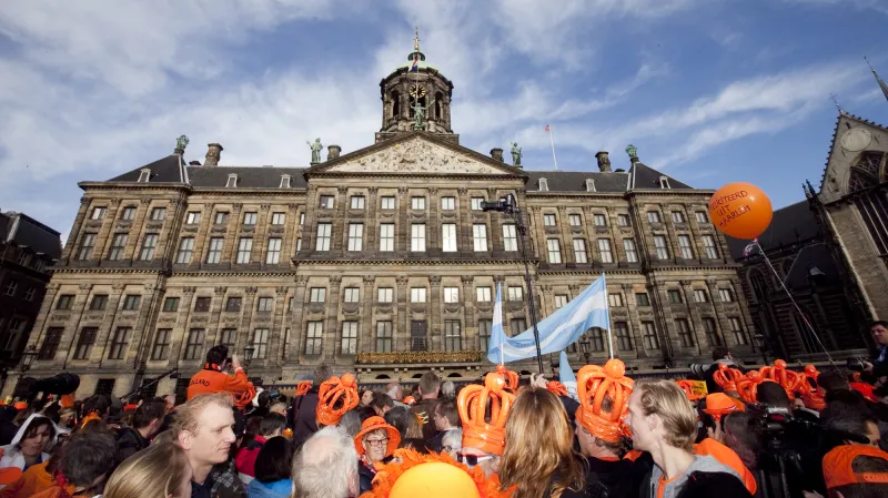 Nizozemci slaví nástup nového krále
