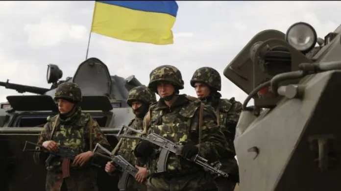 Na Ukrajině se znovu jedná zbraněmi