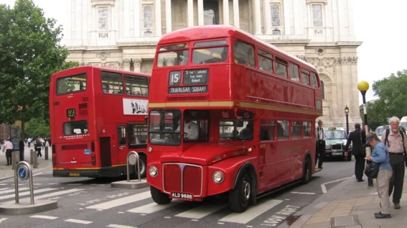 I dnes se lze setkat v Londýně se starými routemastery