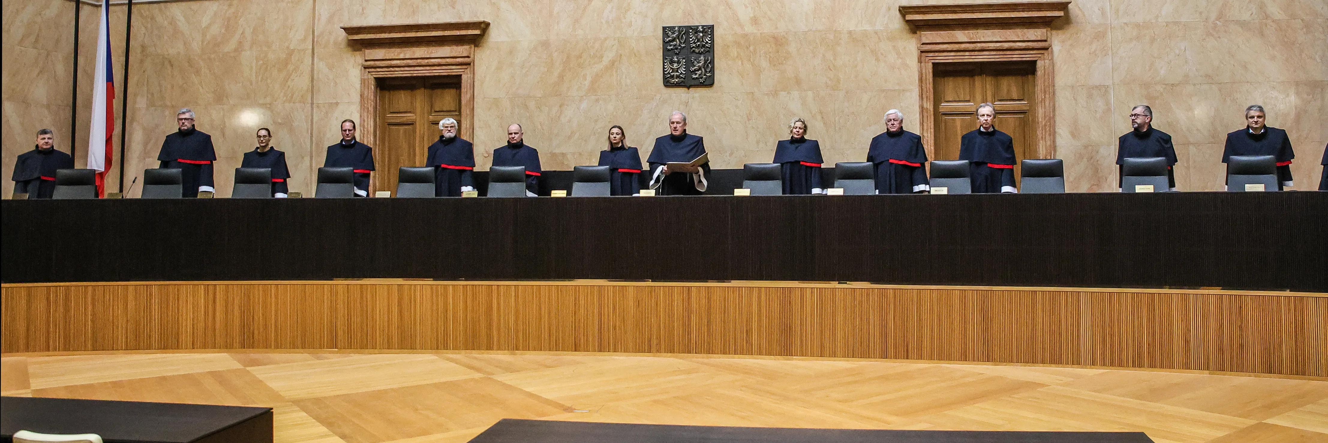Další soudci uspěli s žalobou kvůli platům. Vláda čeká na verdikt ÚS