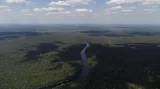 Město Apui na řece  Acari na jihu brazilského státu Amazonas bylo až doposud obklopeno neprostupnou džunglí.