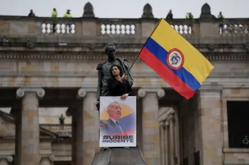 Kolumbijský soud zrušil rozsudek nad exprezidentem Uribem