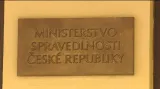 Spor Válkové a Šterna přerostl zdi ministerstva