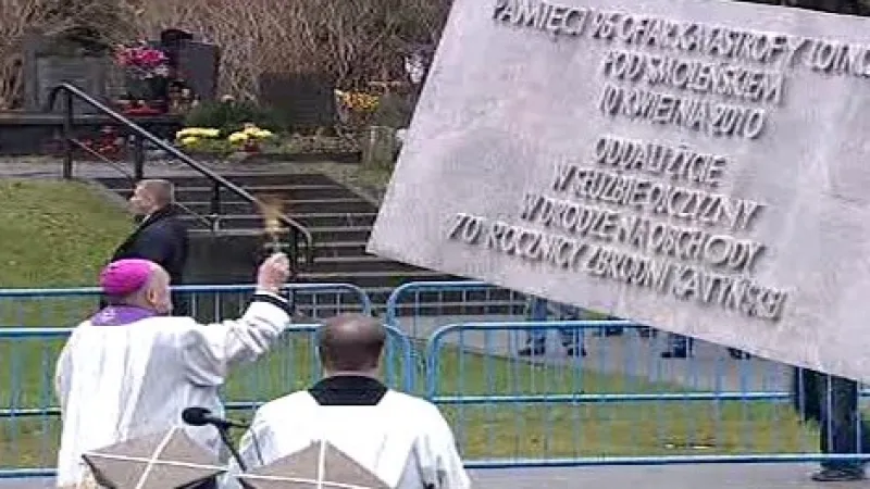 Památník obětem tragédie u Smolenska