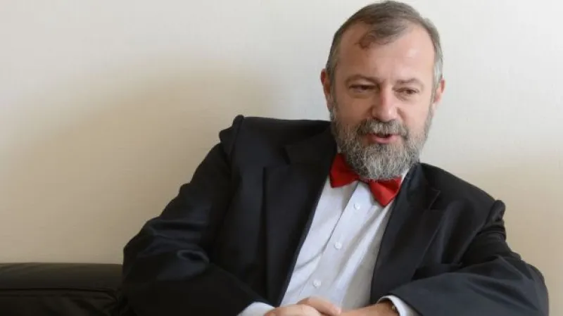 Kmoníček: V názoru na krizi stojíme za naší diplomacií i premiérem