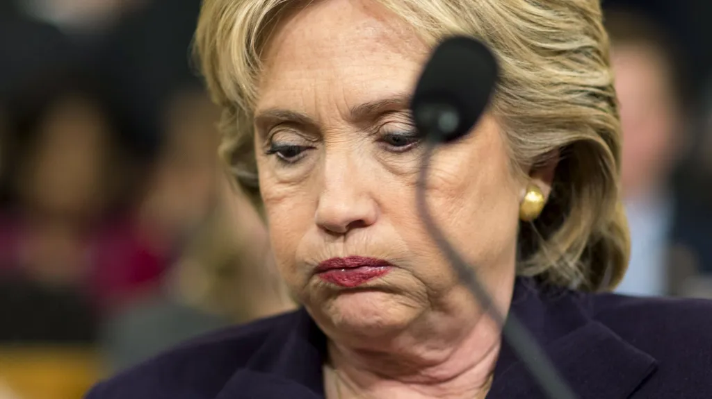 Hillary Clintonová při „grilování“ v Kongresu