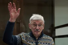 Ruský ochránce lidských práv Orlov půjde do vězení na necelé tři roky, rozhodl soud