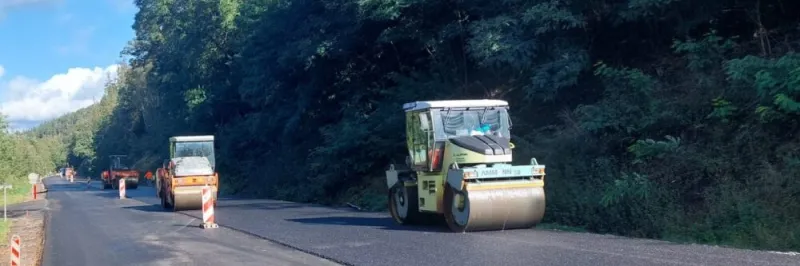 Oprava silnice I/20 u Toužimi komplikuje dopravu. Řidiči stojí v kolonách