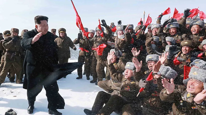 Kim Čong-un s vojáky na hoře Pektu