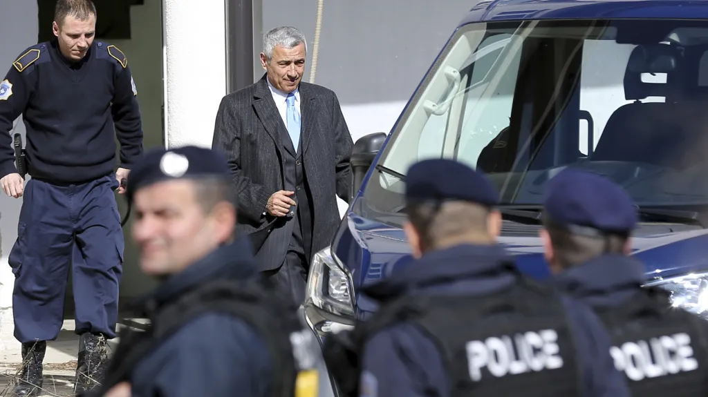 Oliver Ivanovič odchází od soudu v únoru 2017