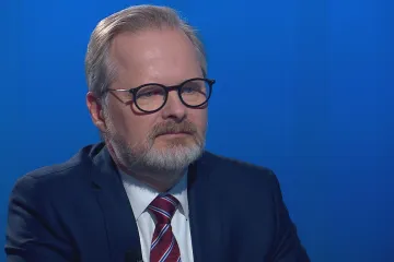 Je obrovská chyba, že vláda nedává do obrany dost peněz, míní expremiér Fiala