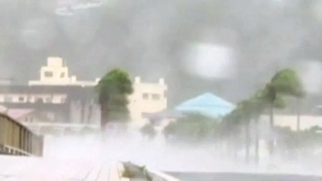 Tajfun Melor zasáhl japonské ostrovy