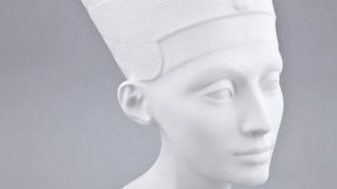 Porcelánová Nefertiti