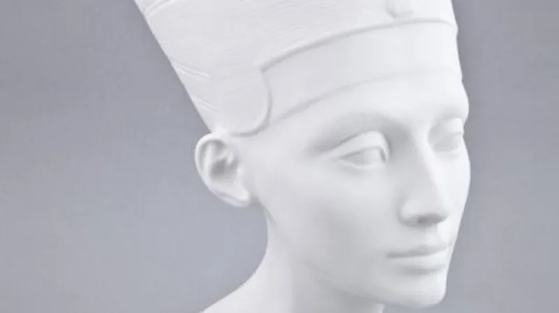 Porcelánová Nefertiti