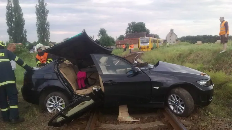 Posádka auta nehodu na Chebsku přežila