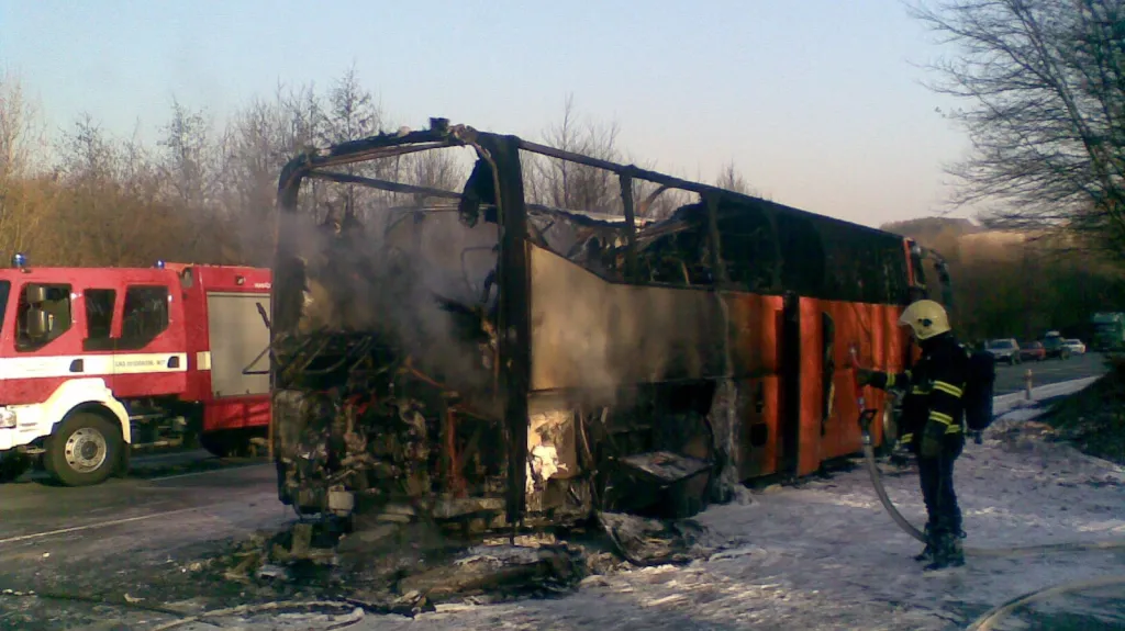 V Buchlovských kopcích lehl popelem autobus
