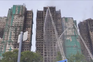 Obětí požáru v Hongkongu je už přes osmdesát