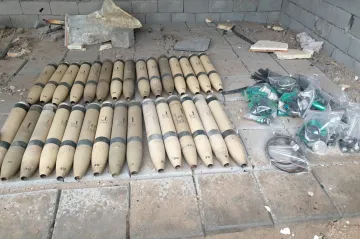 Americká základna v Iráku se ocitla pod palbou desítek raket. Bagdád varuje před odvetou