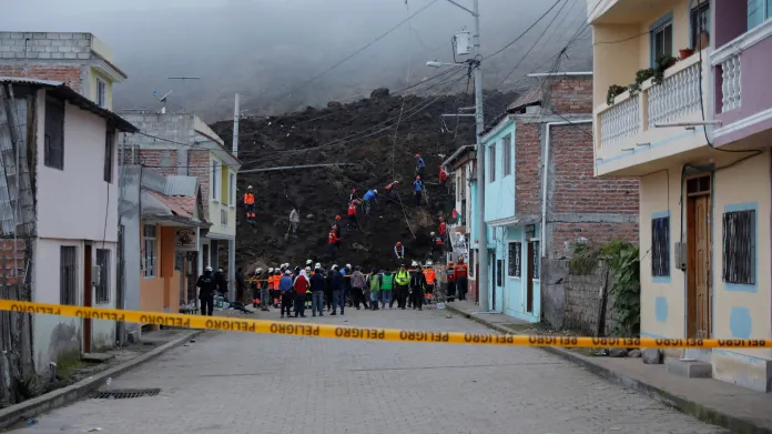 Evakuovaní obyvatelé ve městě Alausí na jihu Ekvádoru