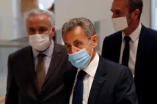 Sarkozy korumpoval, rozhodl prvoinstanční soud. Nařídil mu rok vězení a další dva podmíněně