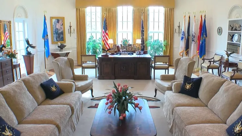 Replika Oválné pracovny