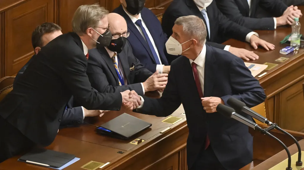 Premiérovi Petru Fialovi poblahopřál k získání důvěry jeho předchůdce Andrej Babiš