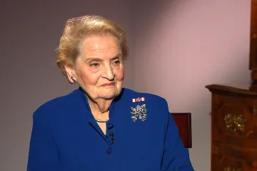 S demokracií ve světě to jde z kopce. Proto straším fašismem, říká Madeleine Albrightová