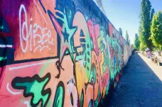 Zvuky pláže nebo vůně barvy na novém graffiti? Cestovatelé se už neřídí jen místem, ale chtějí i zážitek