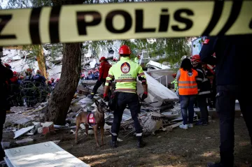 Turecko a Řecko po pátečním zemětřesení evidují 39 mrtvých