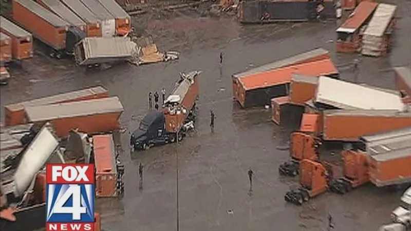 Následky tornáda v Dallasu