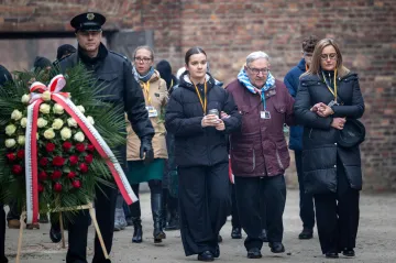 Připomínka 81. výročí osvobození vězňů koncentračního tábora v Osvětimi