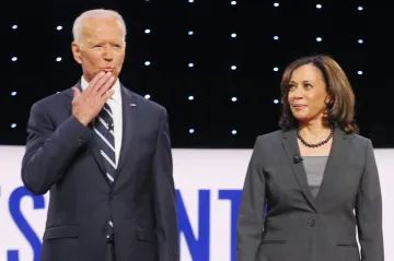 Všichni versus Biden. Demokraté debatovali o rasismu, klimatu i pojištění