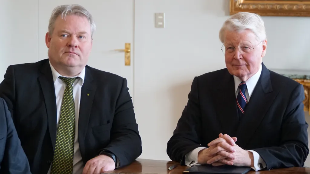 Sigurdur Jóhansson (vlevo) spolu s islandským prezidentem